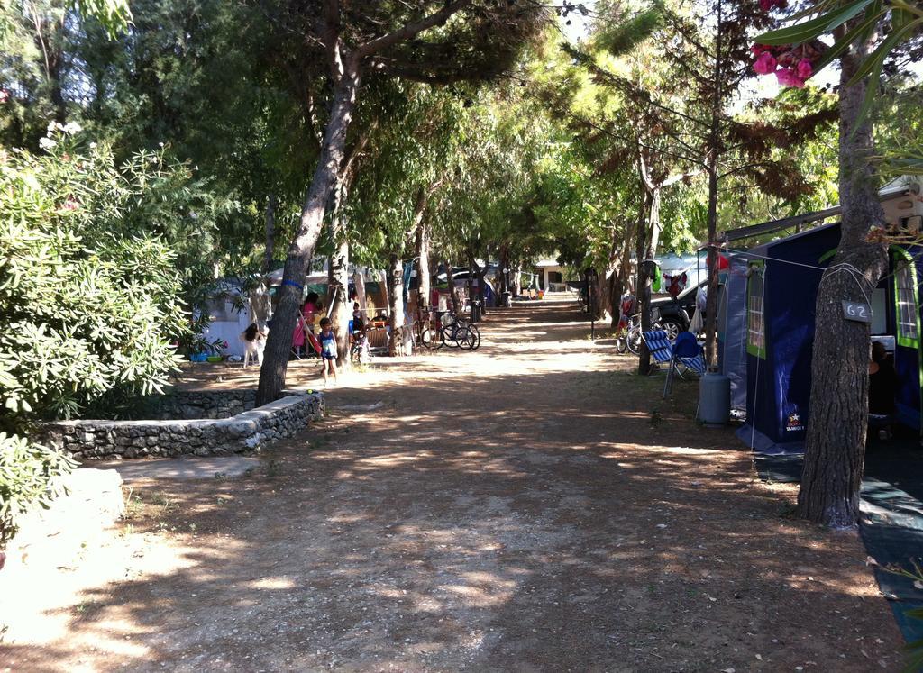 Camping Village Baia Falcone Вьесте Экстерьер фото